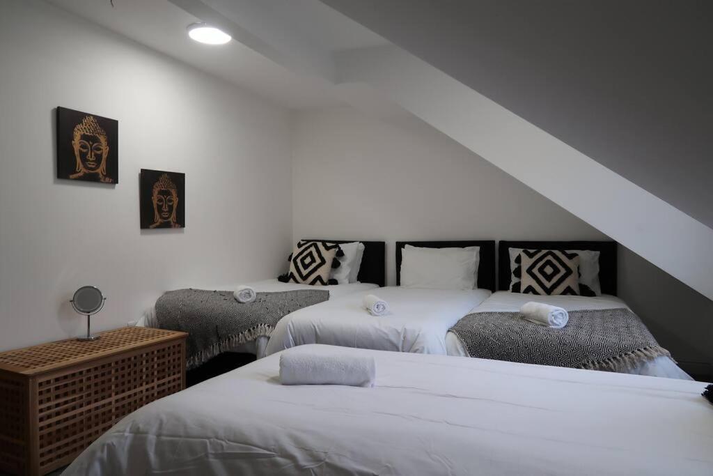 שיפלי Two-Bedroom Apartment With Scenic Balcony View מראה חיצוני תמונה